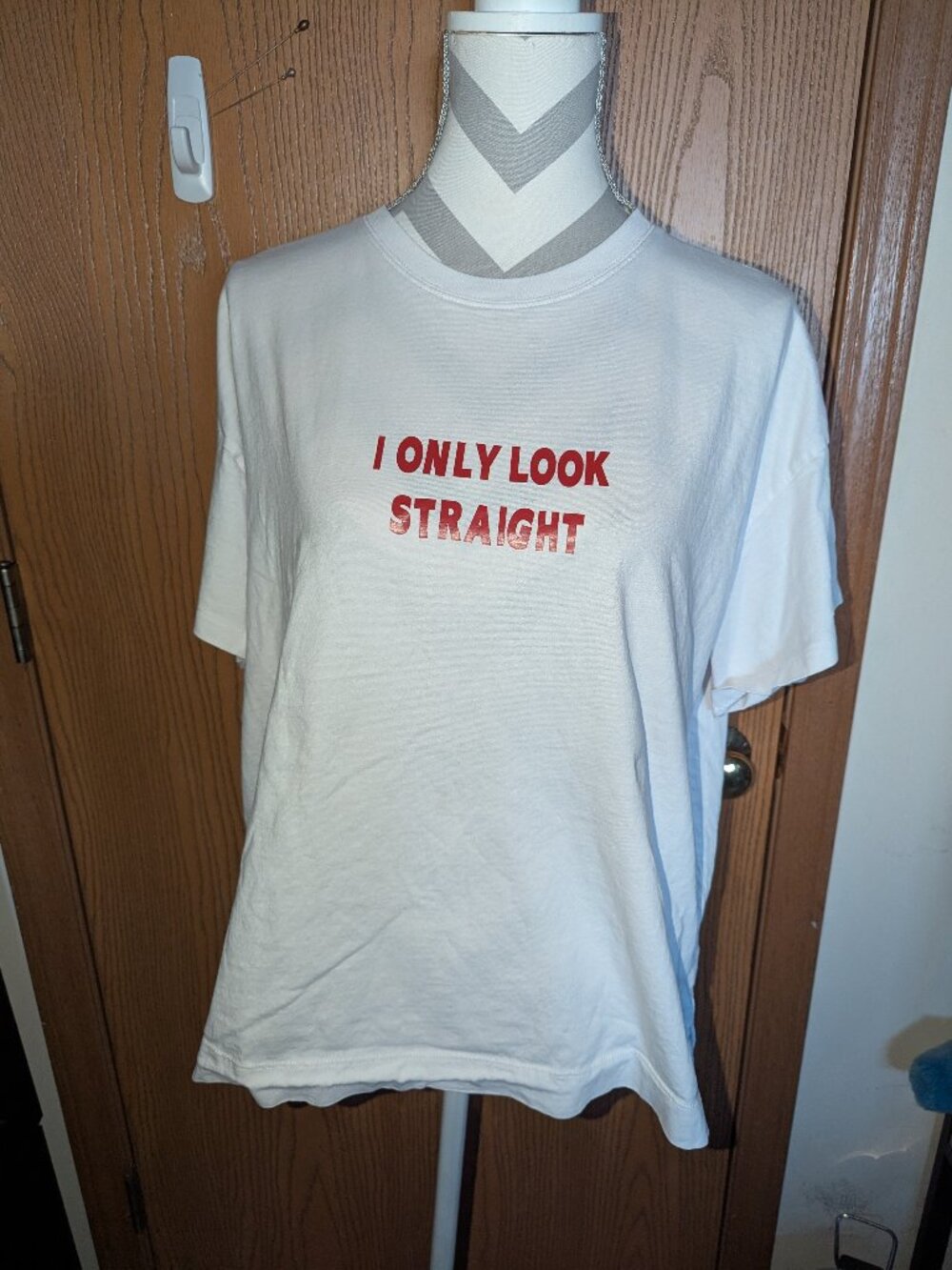 XL Boxy Cotton Old Navy Tee with “I only look straight” in Red iron on letters
